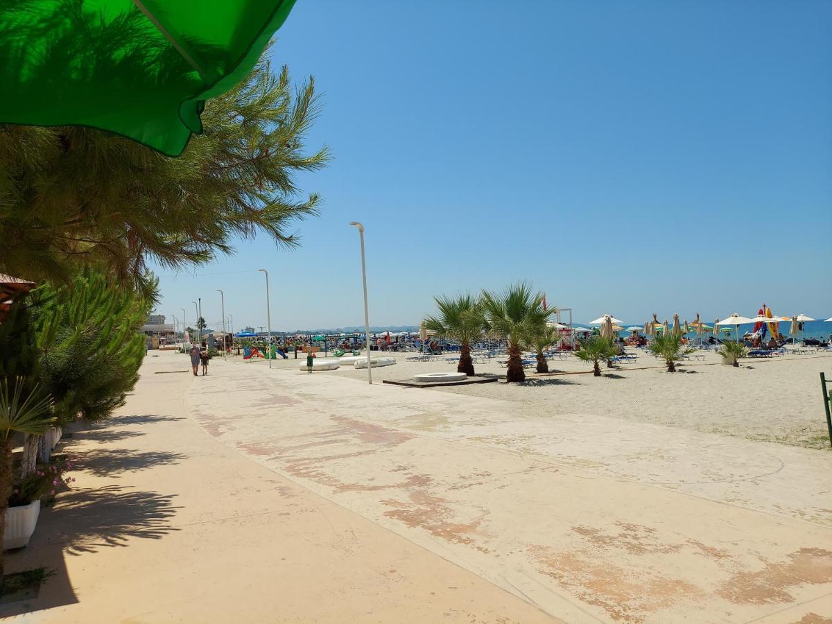 Golden Beach Apartments Durrës 外观 照片